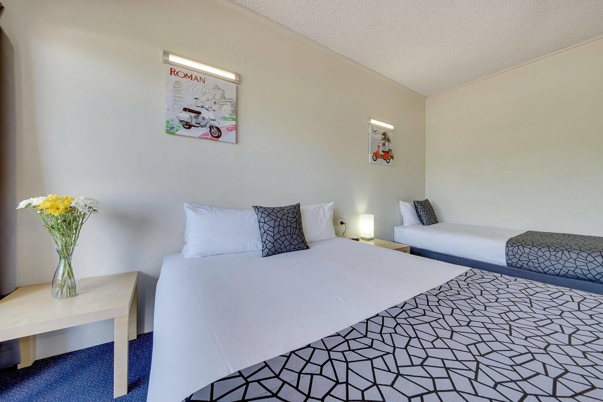Camelot Motel Gladstone Buitenkant foto