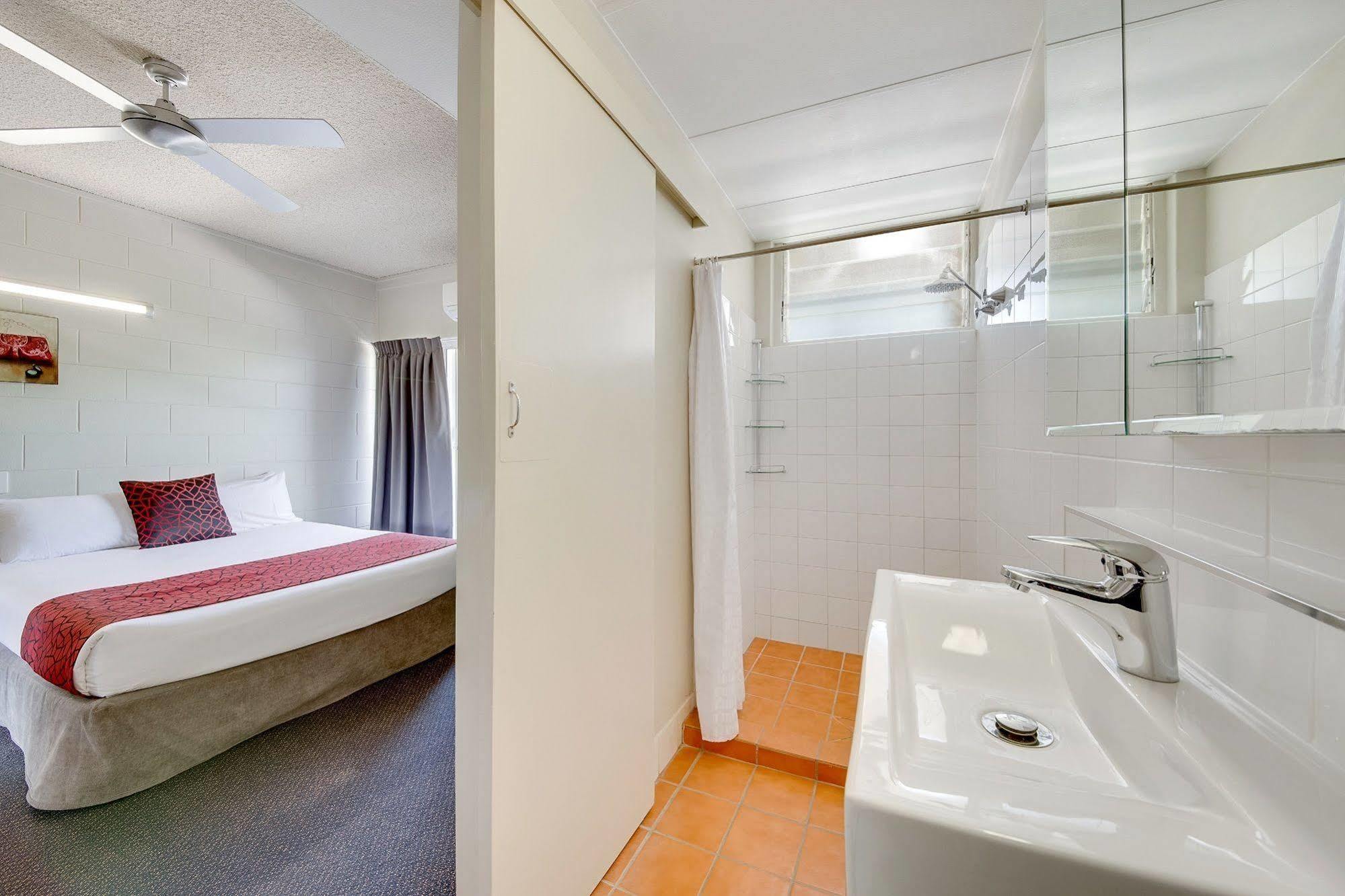 Camelot Motel Gladstone Buitenkant foto